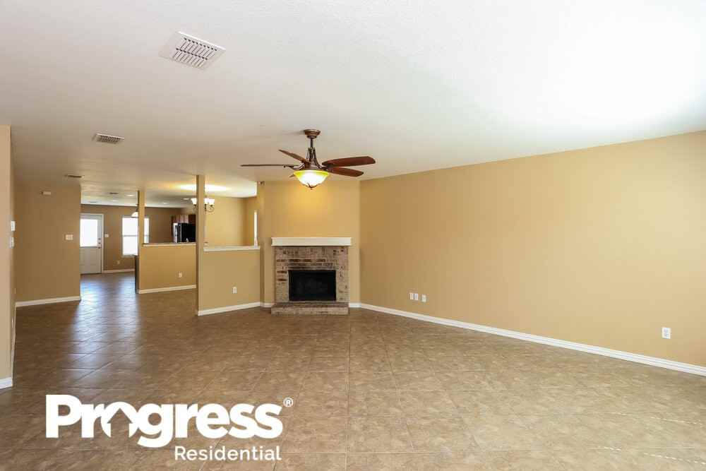848 Grant St - Photo 3 of 17