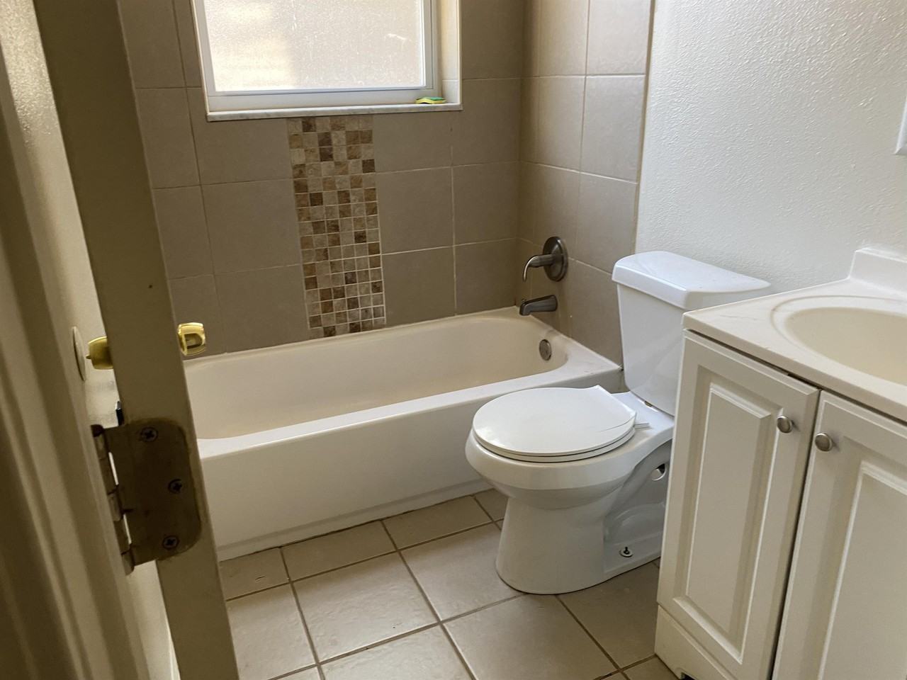 7760 Woodstock Rd #11 - Photo 4 of 5
