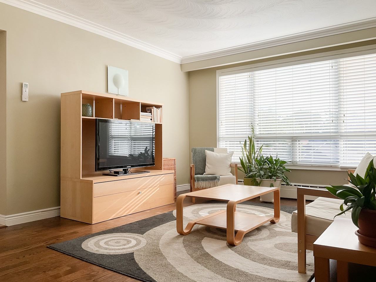 115 Kenwood Ave - Photo 3 of 27