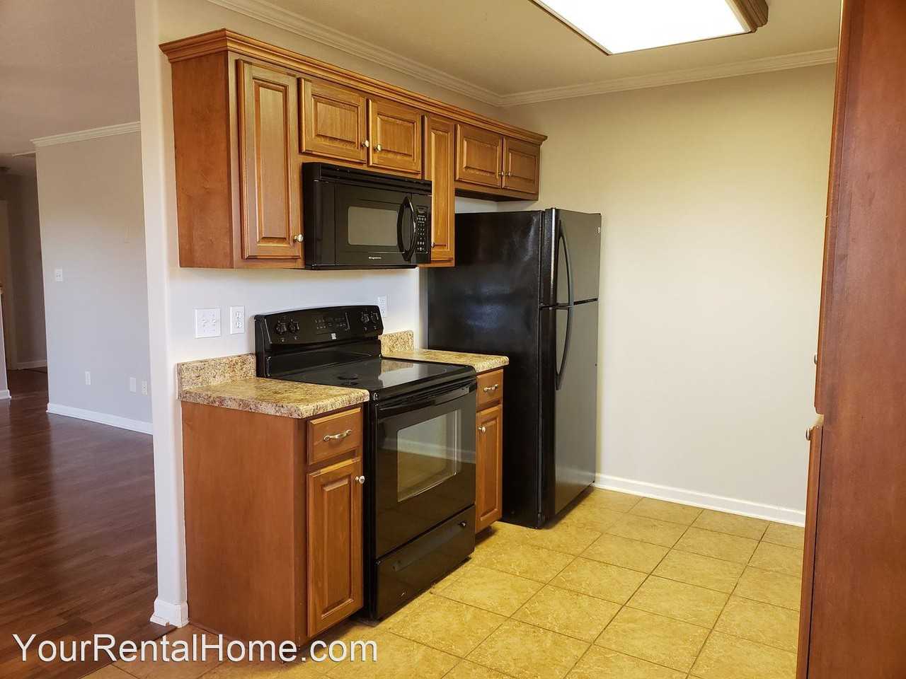 201 Lancaster Dr - Photo 3 of 34