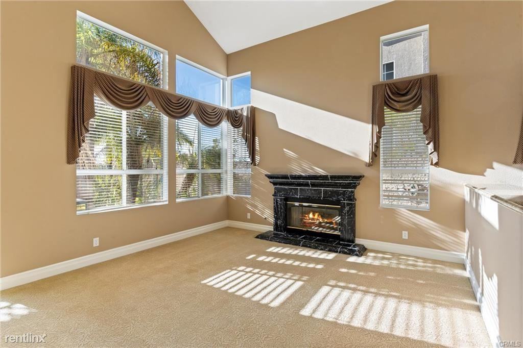 21661 Partridge St - Photo 3 of 11