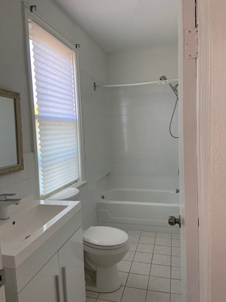 66 Picton Street West 2 - Photo 2 of 6