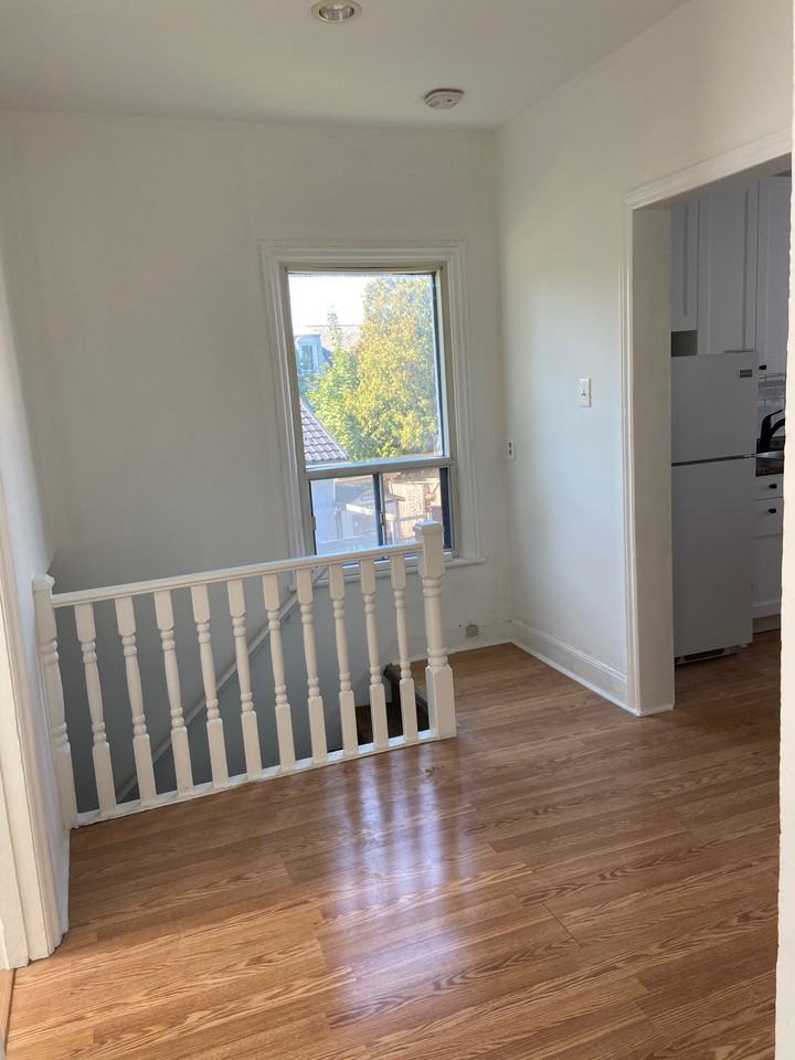 66 Picton Street West 2 - Photo 3 of 6