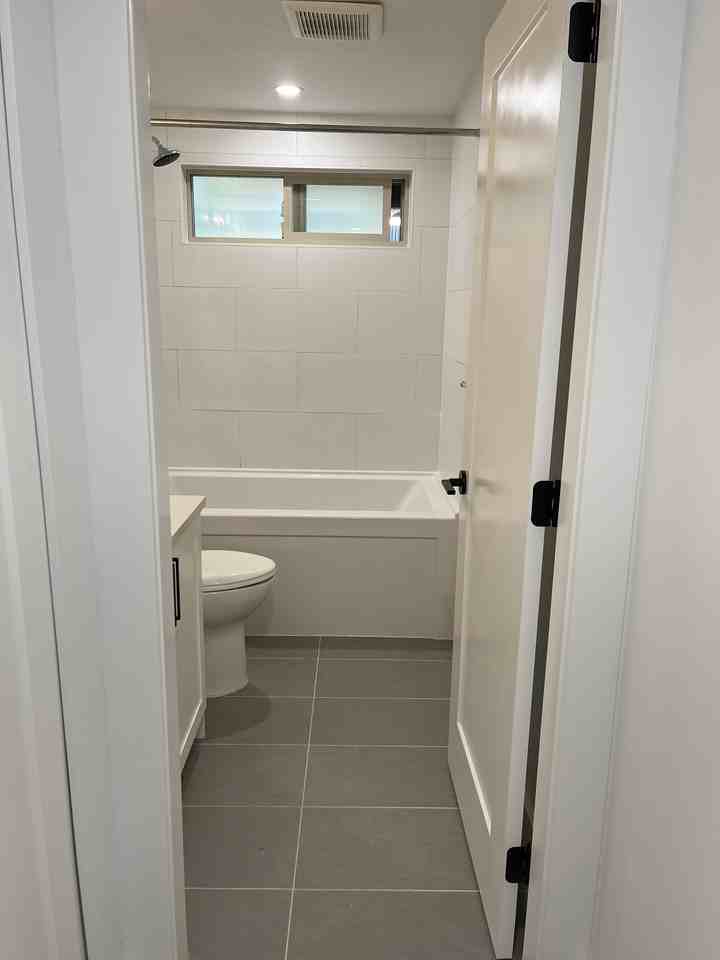 969 Mansfield Crescent - Photo 5 of 17