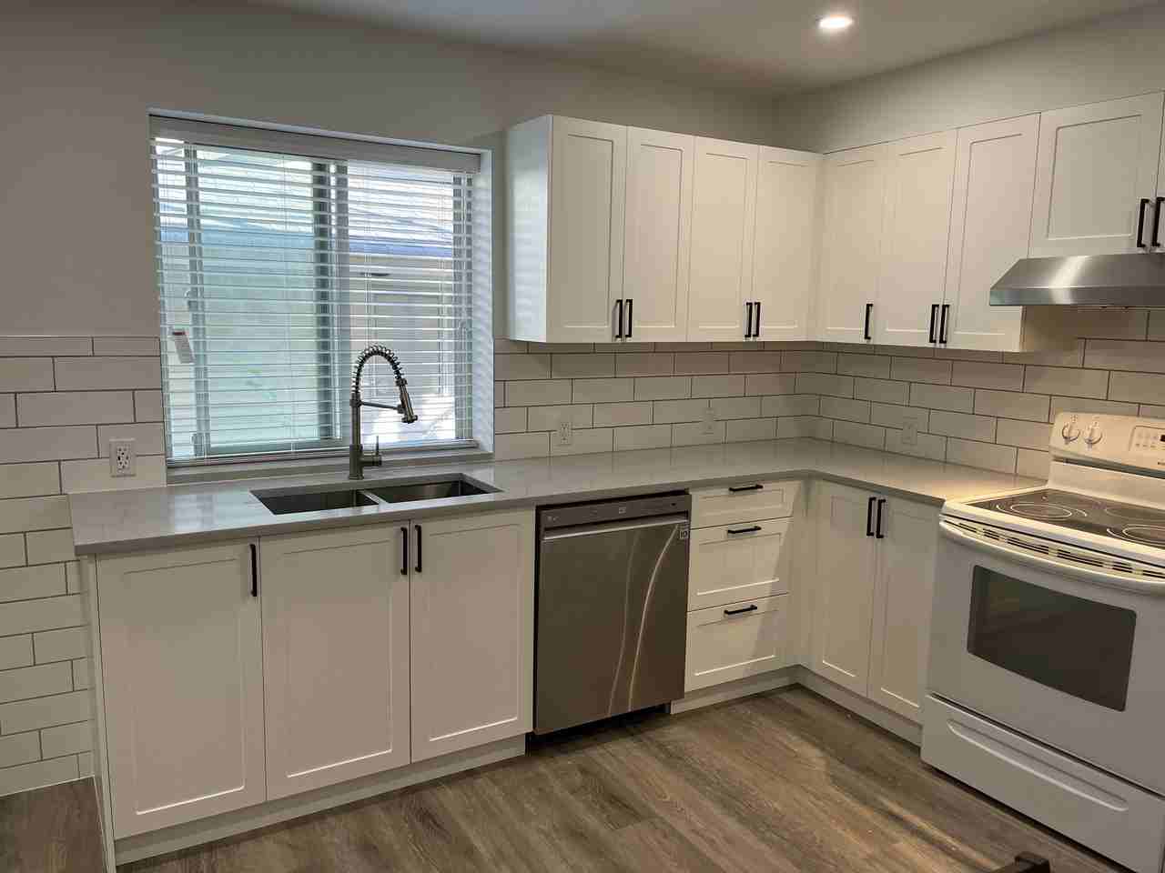 969 Mansfield Crescent - Photo 2 of 17