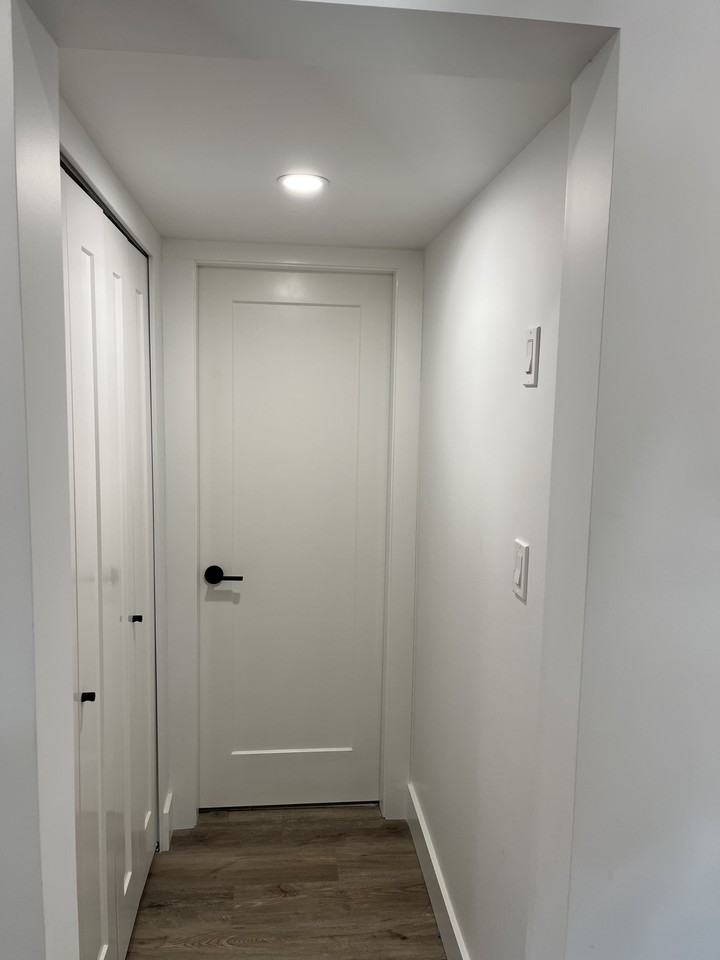 969 Mansfield Crescent - Photo 4 of 17