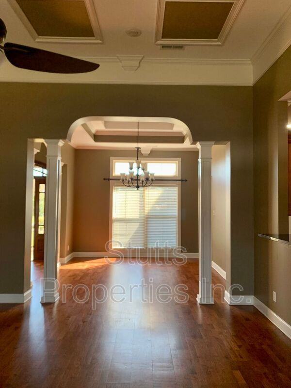 320 Wheaton Dr - Photo 3 of 20