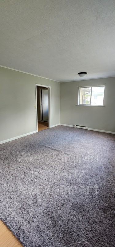 112 Breezeway Ct - Photo 2 of 10