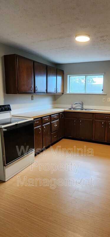 112 Breezeway Ct - Photo 3 of 10