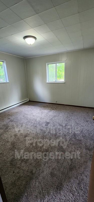 112 Breezeway Ct - Photo 4 of 10