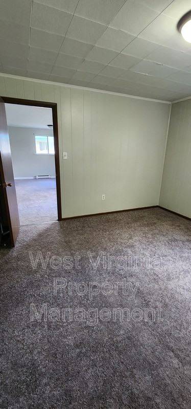 112 Breezeway Ct - Photo 5 of 10