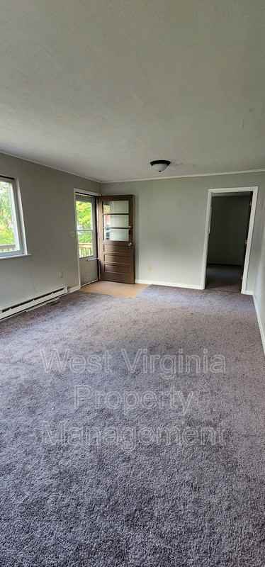 112 Breezeway Ct - Photo 6 of 10
