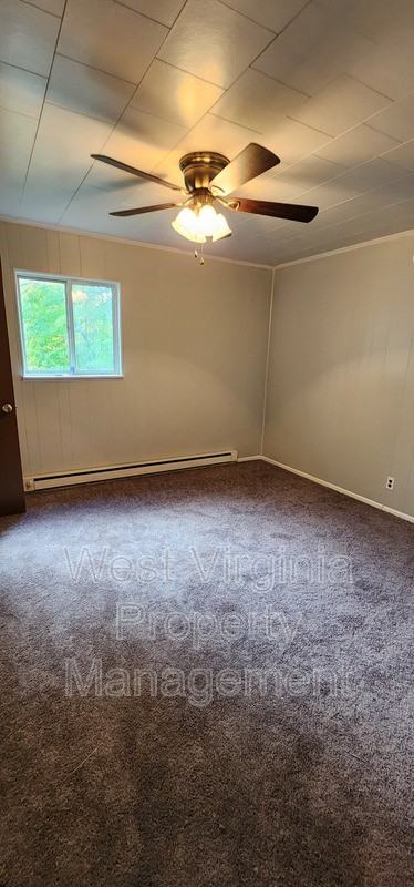 112 Breezeway Ct - Photo 7 of 10