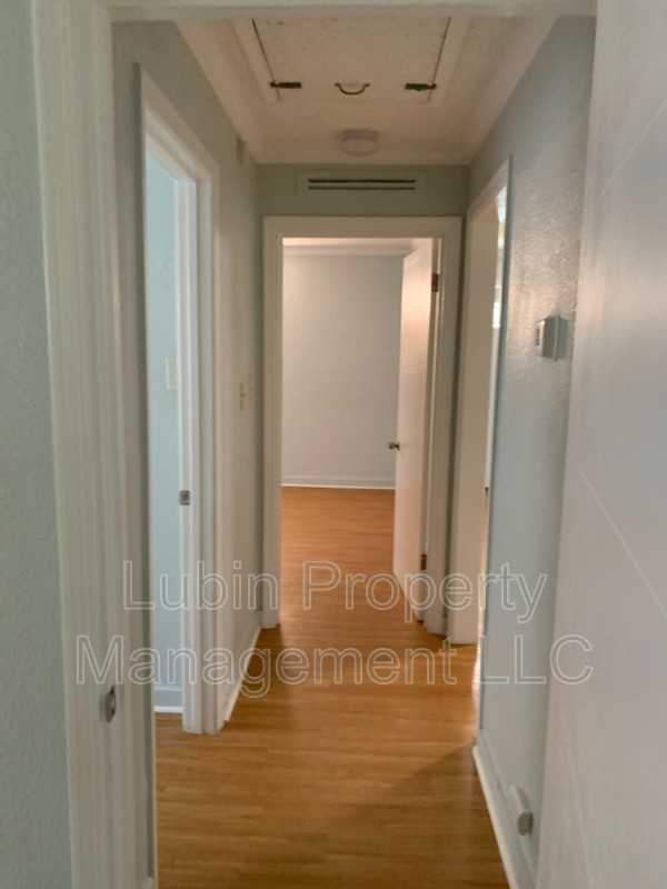 1509 N Hollywood St - Photo 2 of 3