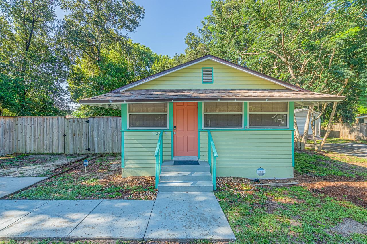 1120 E Minnesota Ave #1 - Photo 2 of 10