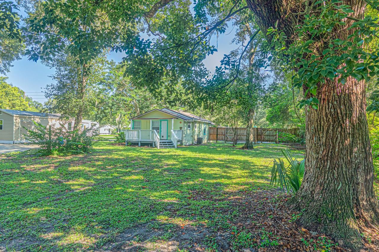 1120 E Minnesota Ave #1 - Photo 3 of 10