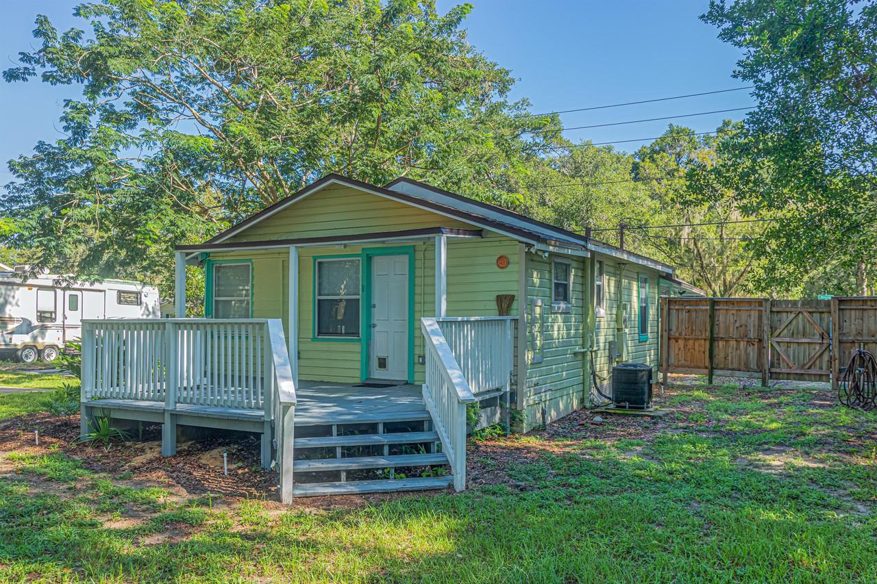 1120 E Minnesota Ave #1 - Photo 4 of 10