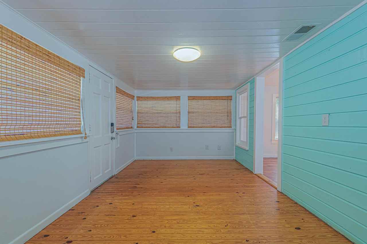 1120 E Minnesota Ave #1 - Photo 7 of 10