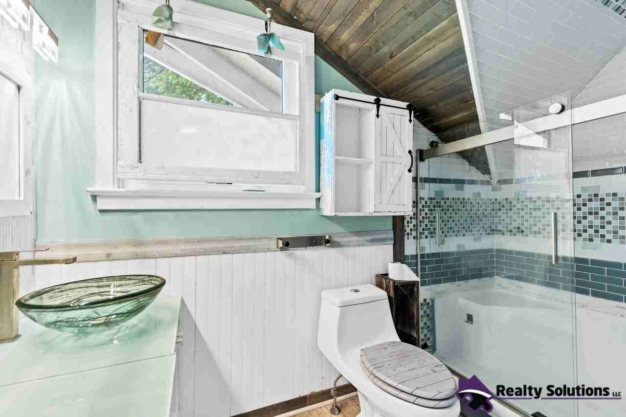 27 Delaware Dr #1 - Photo 3 of 49