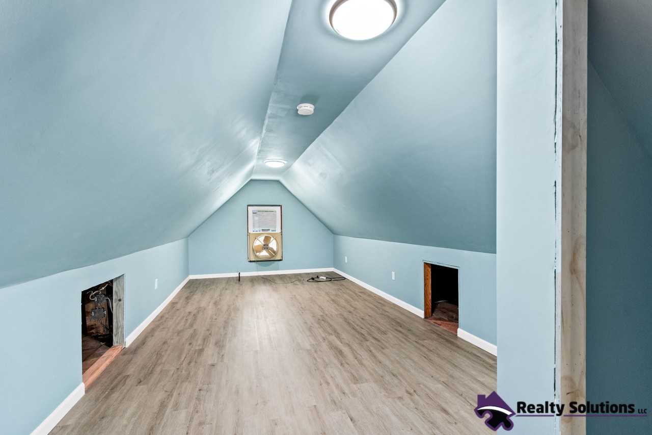 27 Delaware Dr #1 - Photo 4 of 49