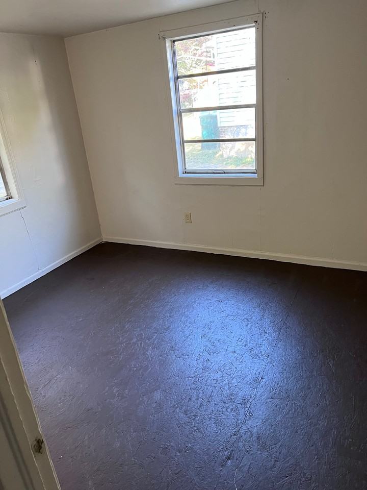 666 Gilliam Ave #1 - Photo 6 of 10