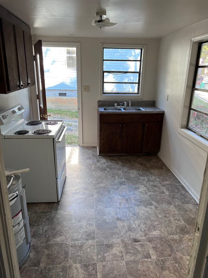 666 Gilliam Ave #1 - Photo 7 of 10
