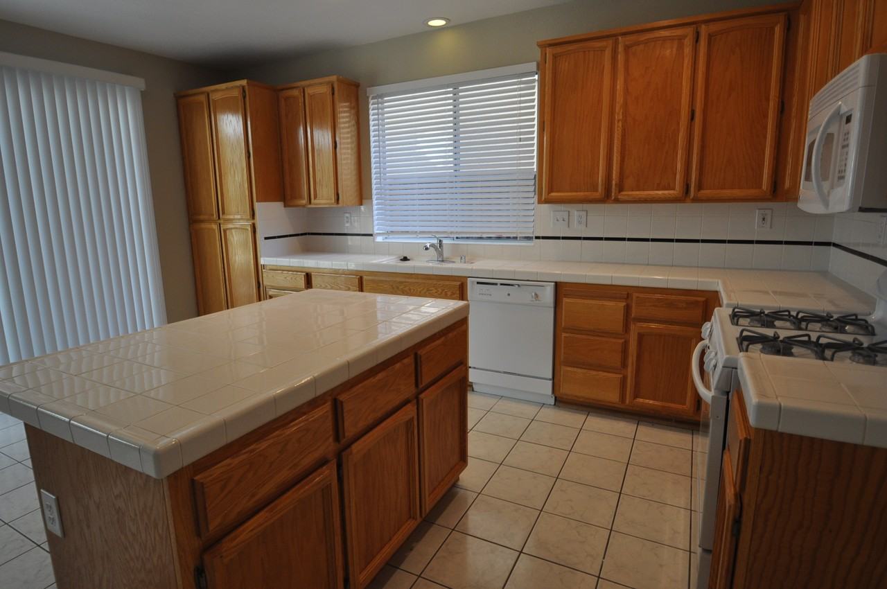 1159 Hollowbrook Ct - Photo 2 of 8