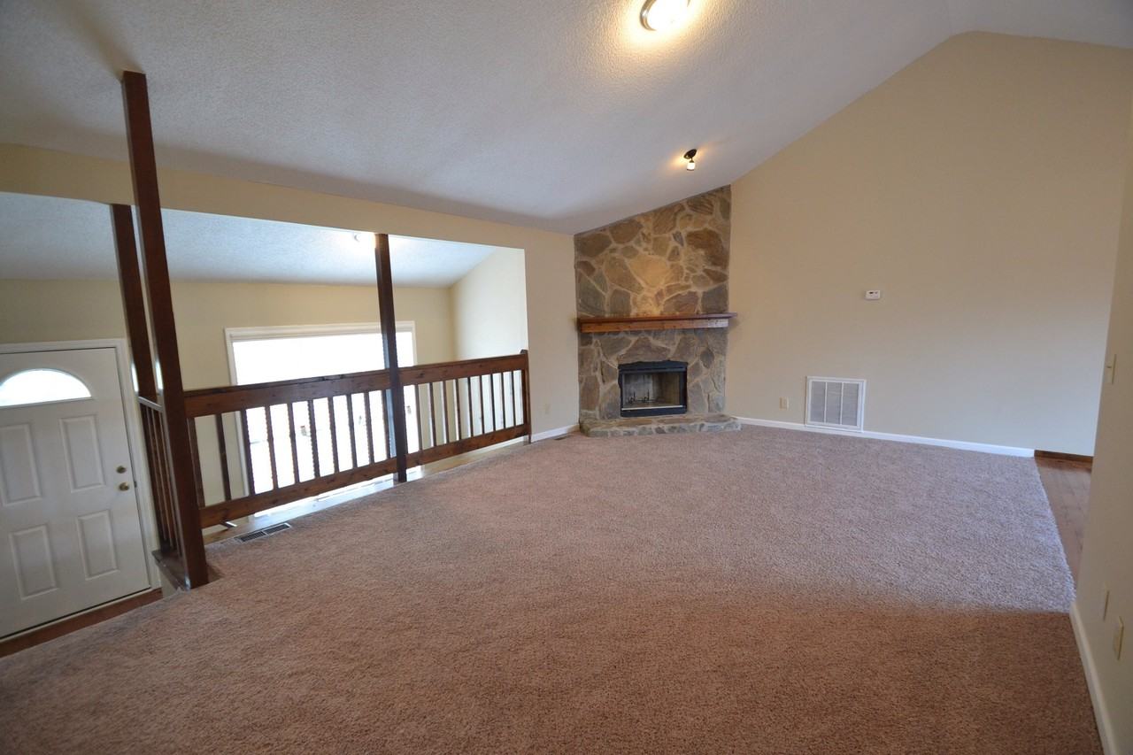 140 Linda Ln - Photo 2 of 10