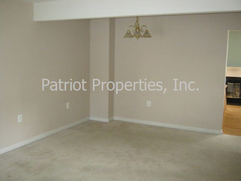 35863 Devon Park Square - Photo 3 of 6