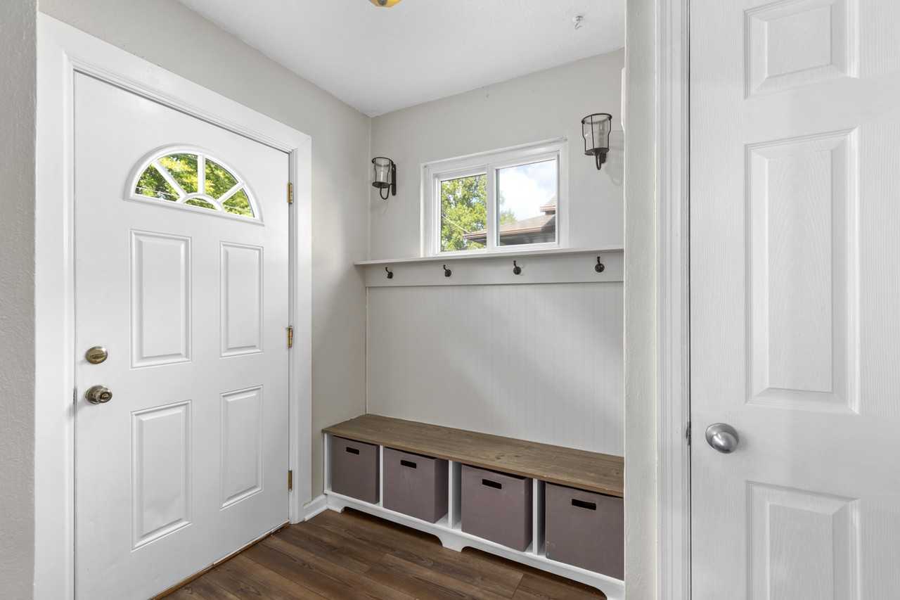 7748 Clevedon St - Photo 3 of 30