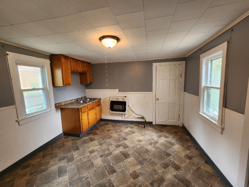 139 Weimar St - Photo 2 of 8