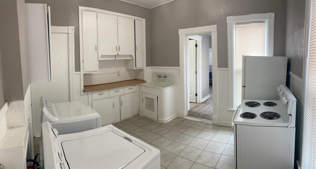 826 W 3rd St #2 - Photo 3 of 6