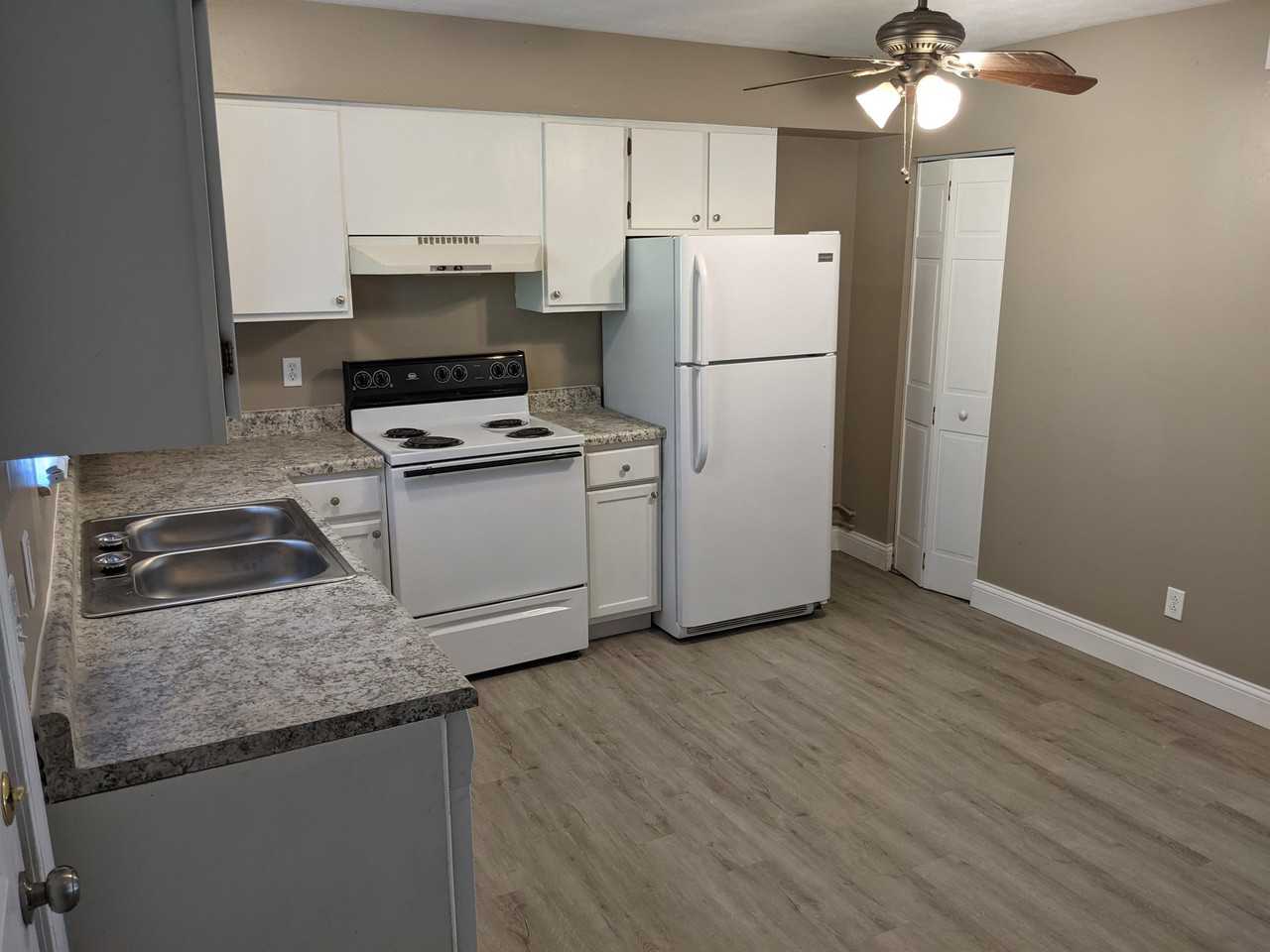 24 W Perry St #24 - Photo 2 of 14