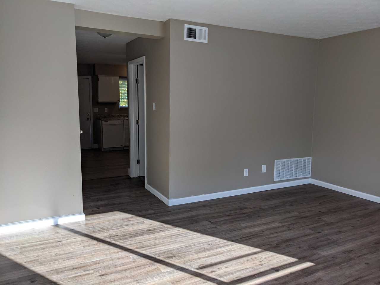 24 W Perry St #24 - Photo 3 of 14