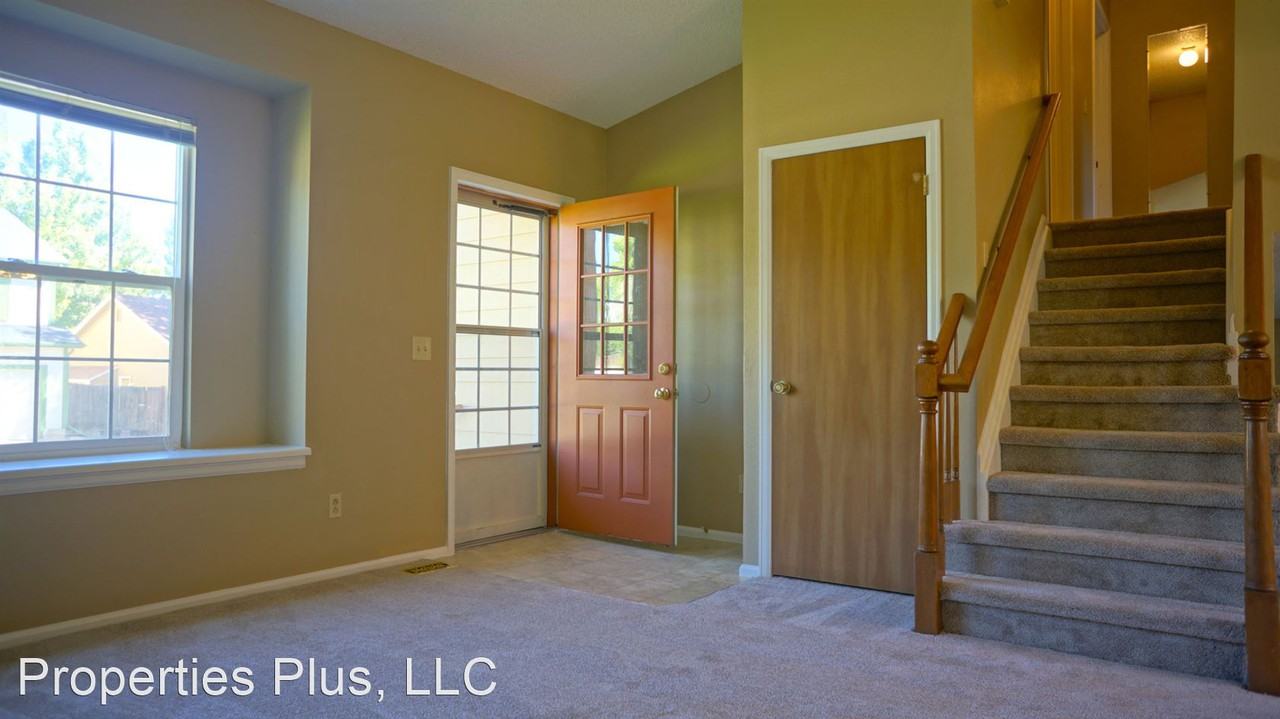 274 Greenway Cir E - Photo 2 of 26