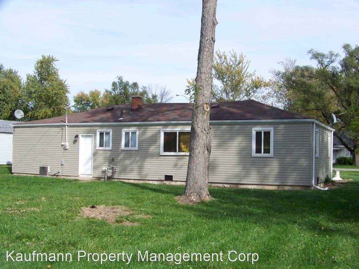 5402 Standish Dr - Photo 2 of 8