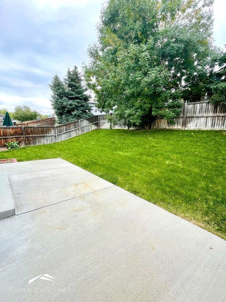 460 Arden Cir - Photo 3 of 16