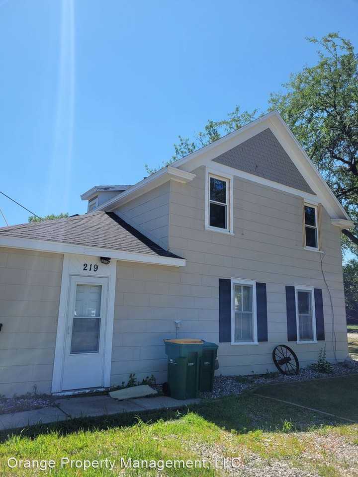 217/219 7th Ave S - Photo 2 of 9