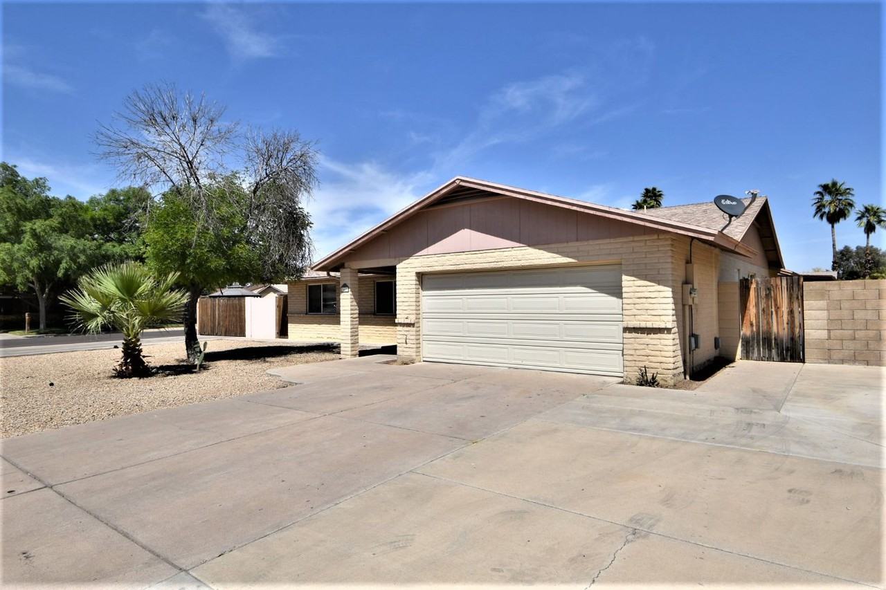 3613 W Beverly Ln - Photo 2 of 20