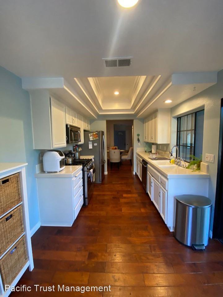 20322 Portview Cir #102 - Photo 3 of 50