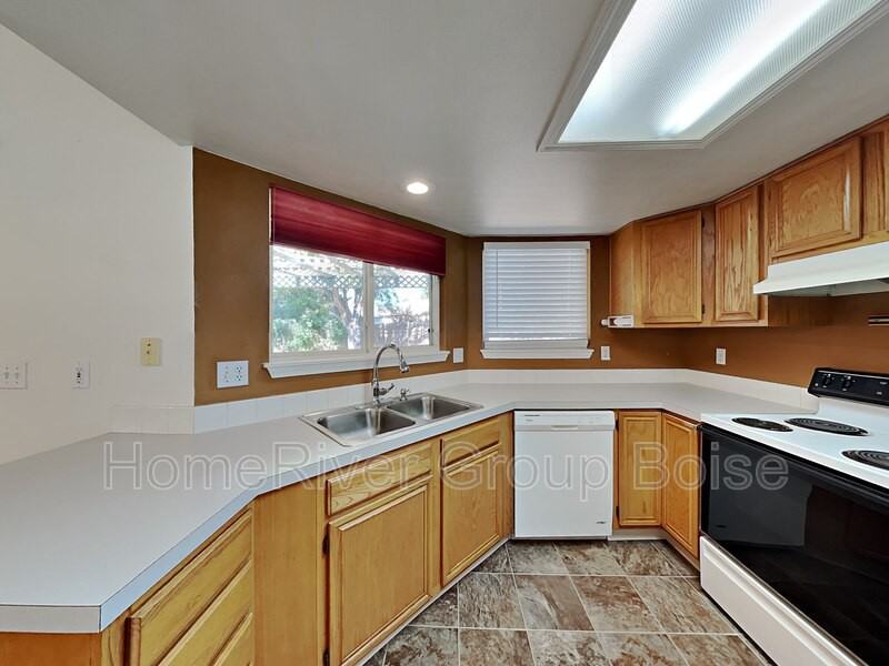 5600 S Tecoma Pl - Photo 5 of 24