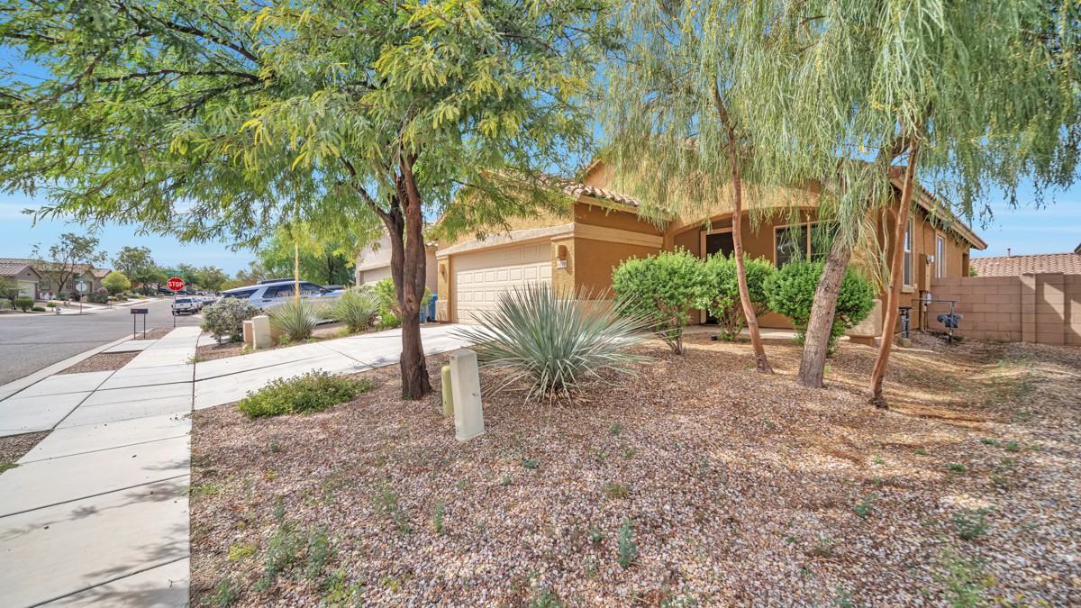 6678 W Fishermans Dr - Photo 3 of 25