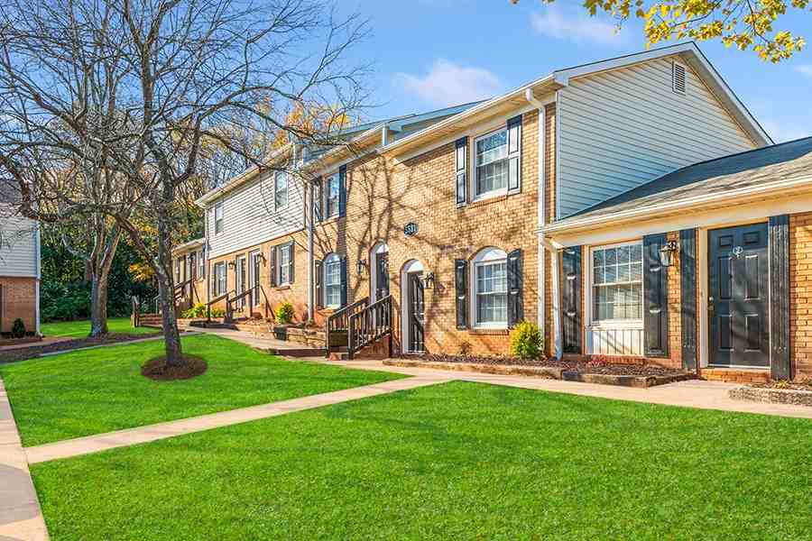 Charlotte 360 Apartments and Townhomes - Photo 2 of 30