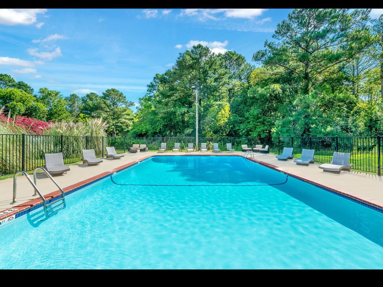 Country Club Apartments - Photo 5 of 41