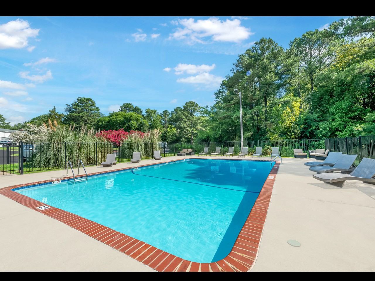 Country Club Apartments - Photo 6 of 41