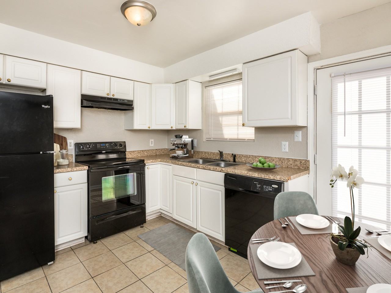 Country Club Apartments - Photo 6 of 41