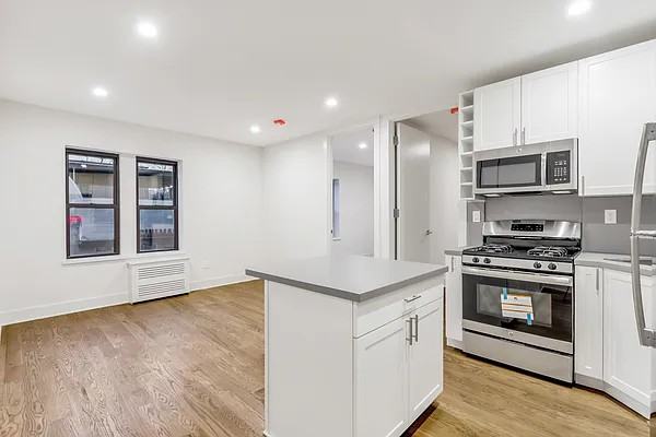 Austin St & Lefferts Blvd 74R, New York, NY 11415 3 Bedroom Apartment