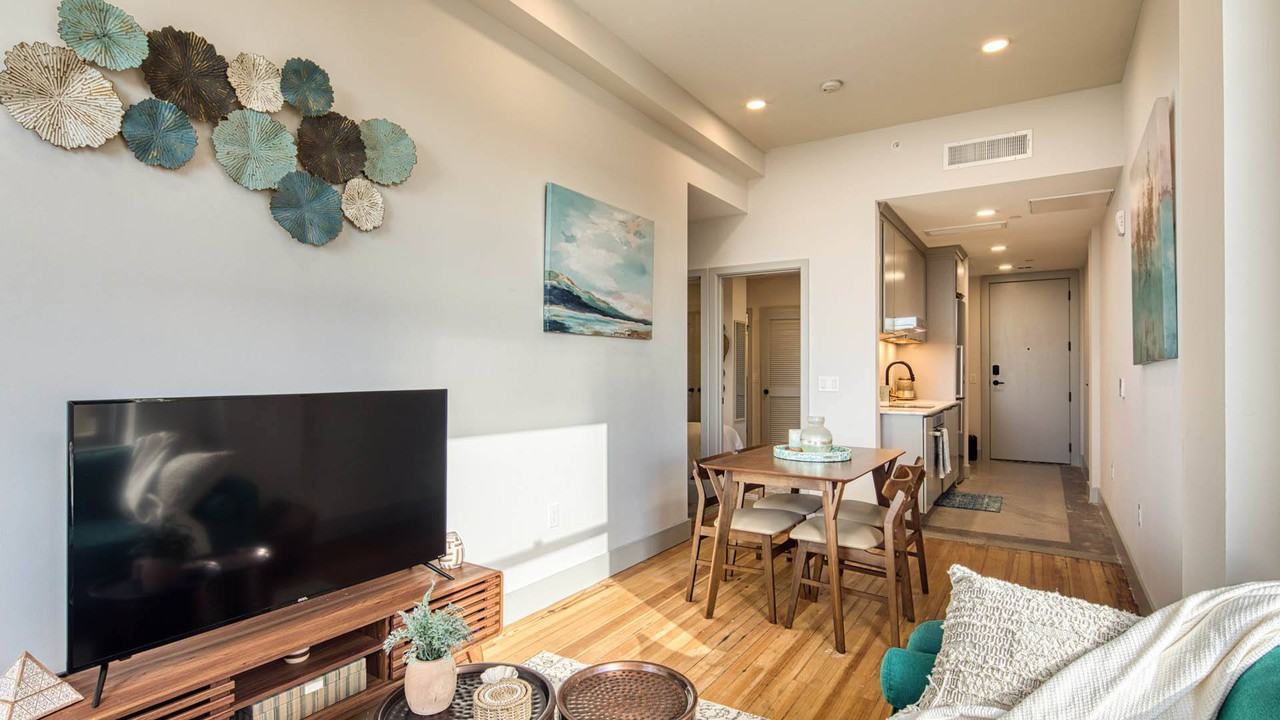 Residences at Richmond Trust - Photo 6 of 51