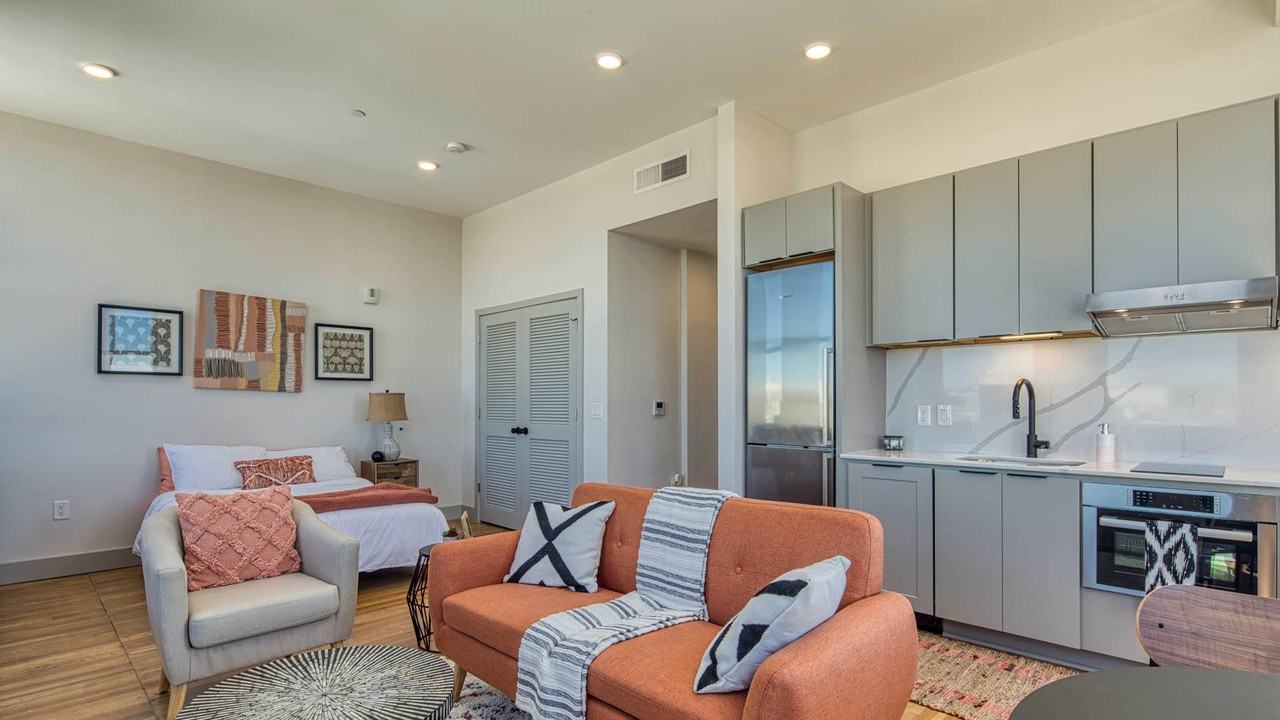 Residences at Richmond Trust - Photo 3 of 51