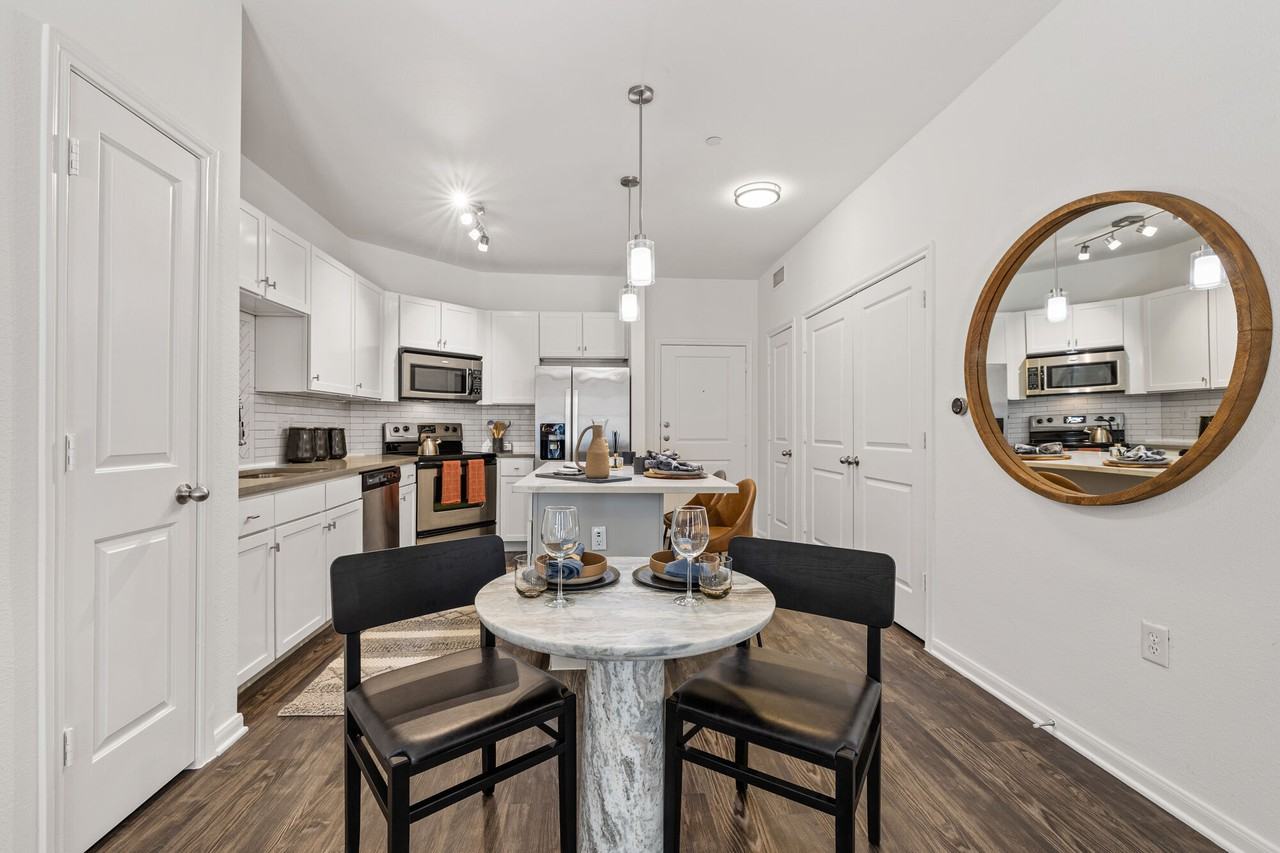 Debut Soco - Photo 3 of 32